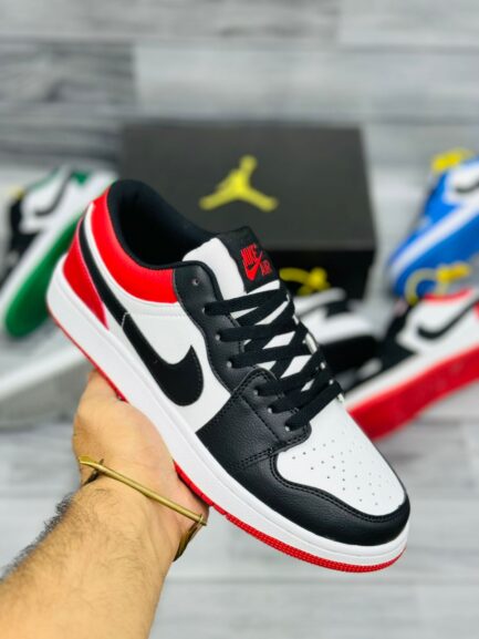 Jordan 1 Lows OG "Black Toe"