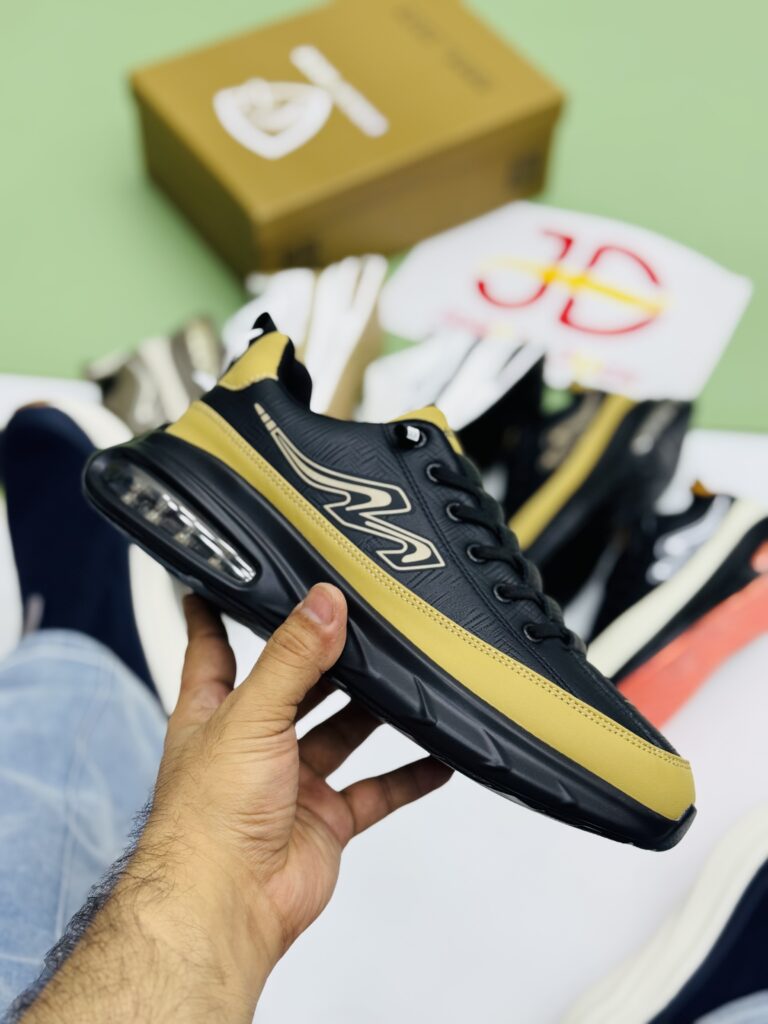 VELOCITY AIR MAX SHOE | BLACK/CREAM