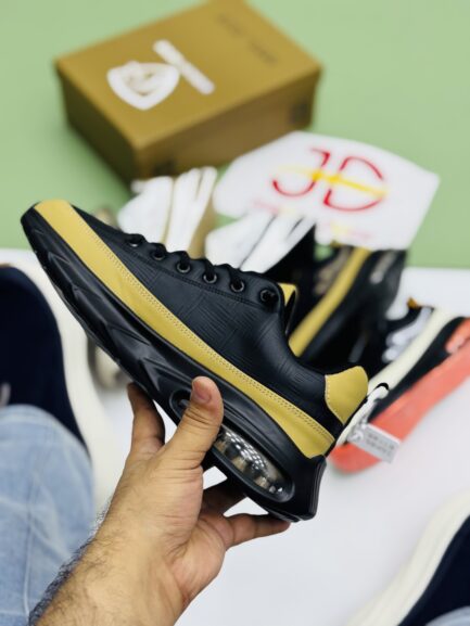 VELOCITY AIR MAX SHOE | BLACK/CREAM