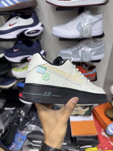NK AF1 PANDA PRANK