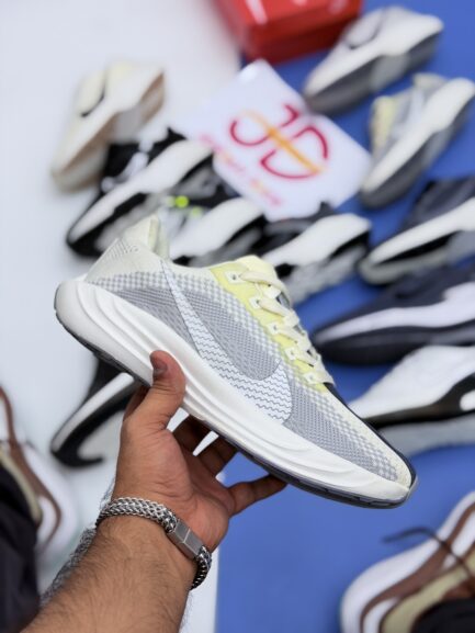 NK PEGASUS PLUS | CREAM/BLACK